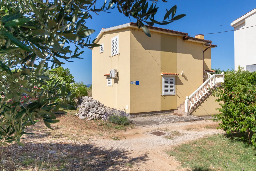 Privlaka Apartment for 4–6 Guests with Terrace
