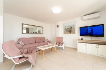 Seafront Apartment in Privlaka for 6–8 Guests