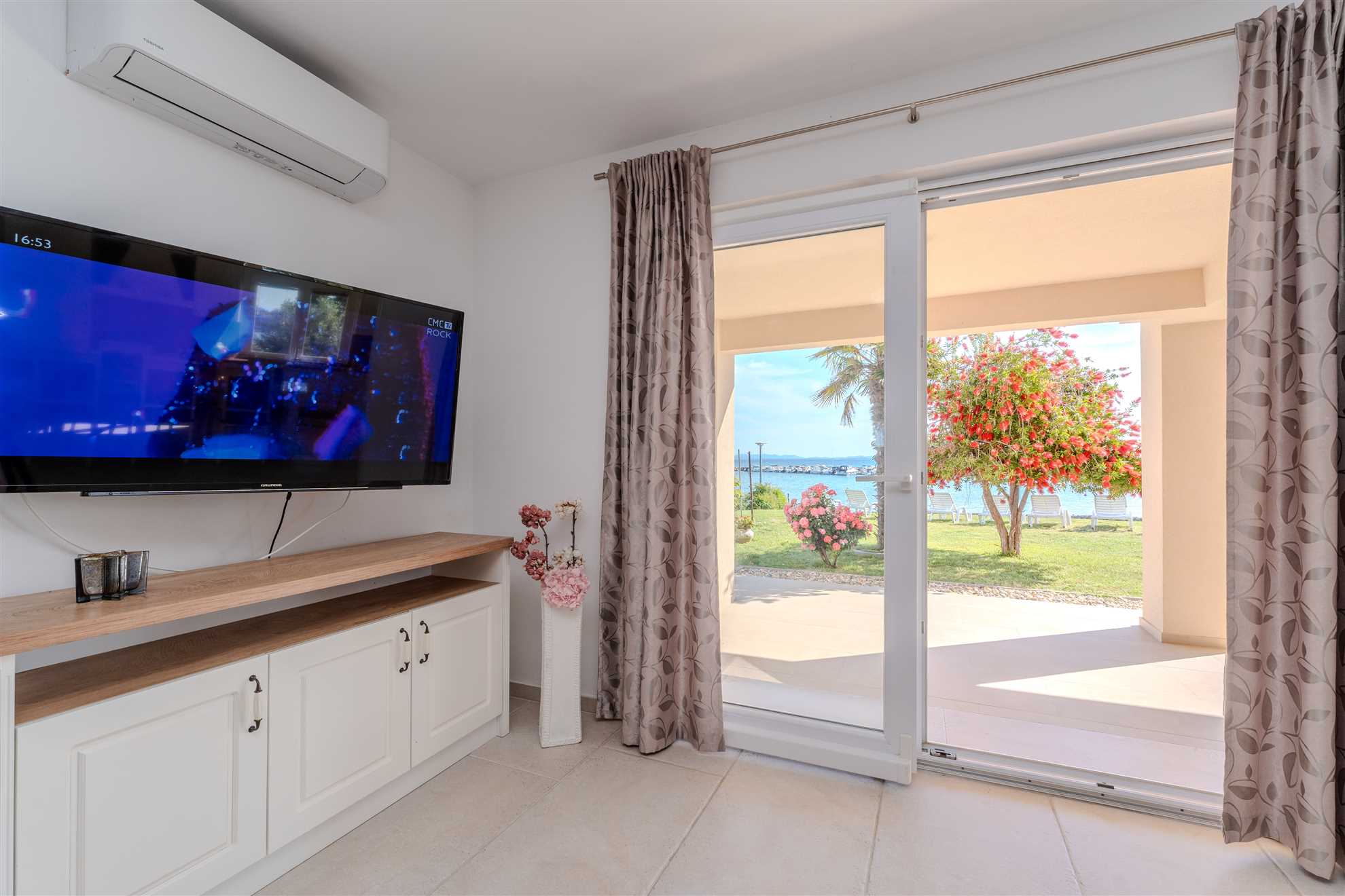 Panoramic sea view | Ideal for 6-8 persons | Beachfront