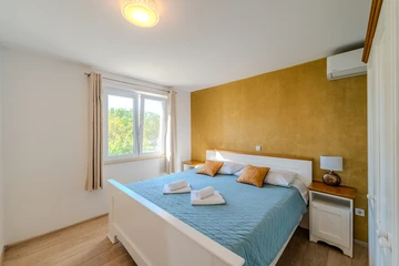 Seafront Apartment in Privlaka for 6–8 Guests