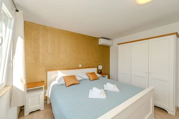 Seafront Apartment in Privlaka for 6–8 Guests