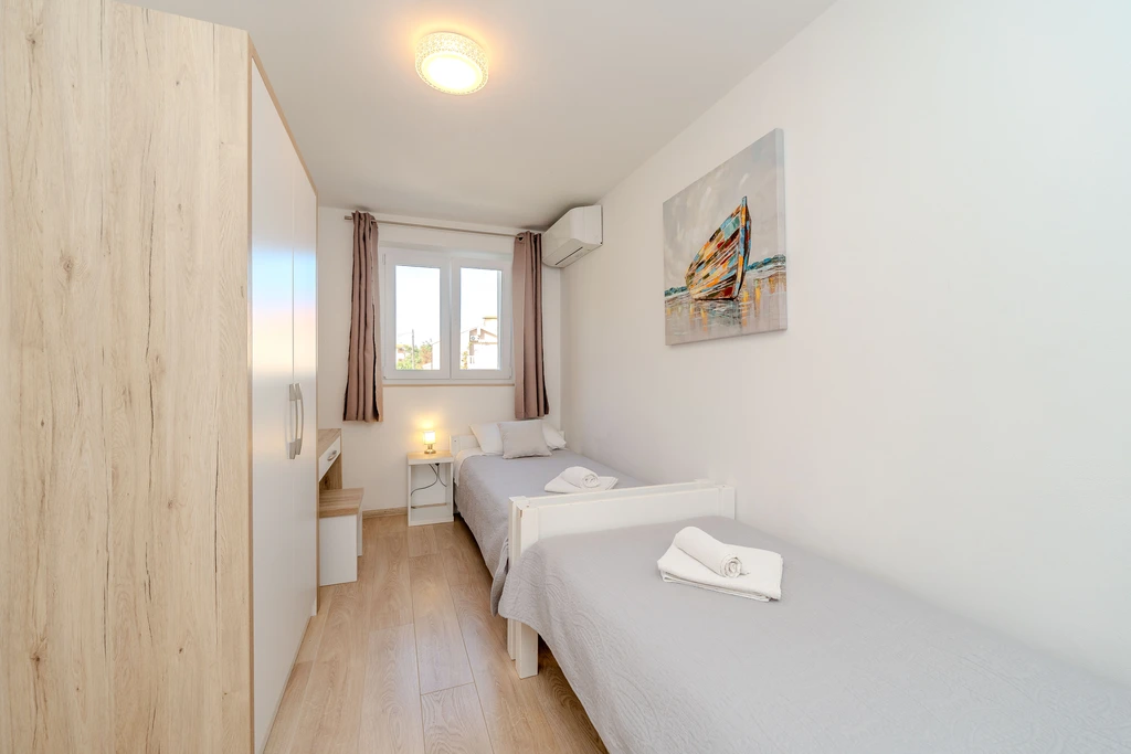 Seafront Apartment in Privlaka for 6–8 Guests