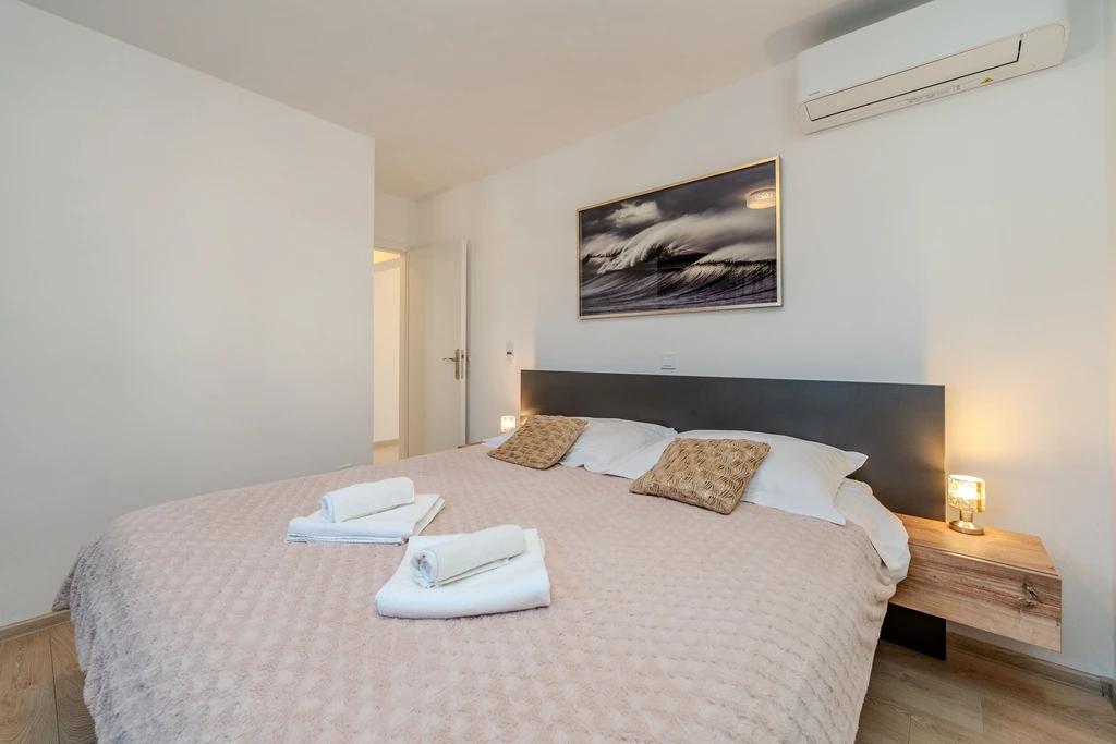 Seafront Apartment in Privlaka for 6–8 Guests