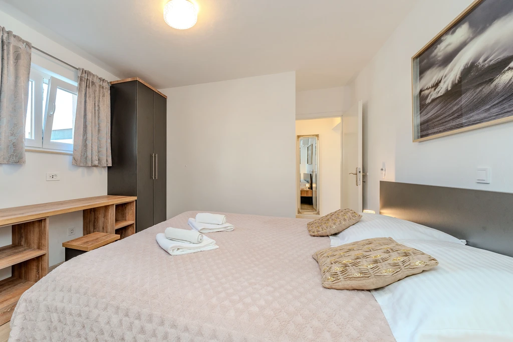 Seafront Apartment in Privlaka for 6–8 Guests