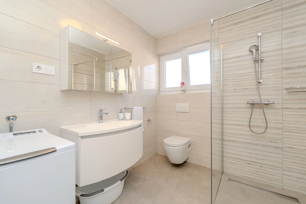 Seafront Apartment in Privlaka for 6–8 Guests