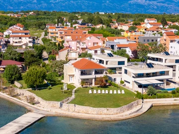 Seafront Apartment in Privlaka for 6–8 Guests