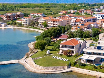 Seafront Apartment in Privlaka for 6–8 Guests