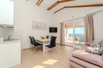 2-Bedroom Apartment with Sea-View Balcony in Privlaka