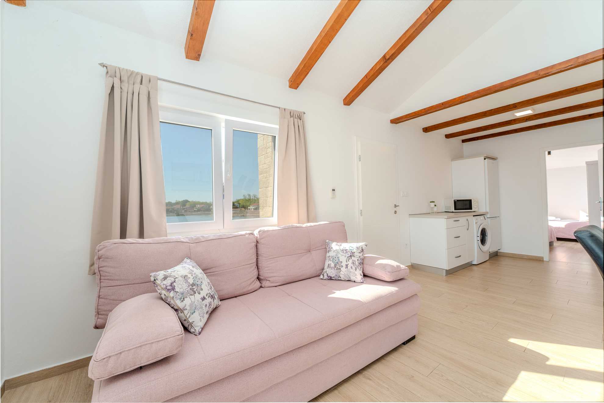 Beachfront | Sea view | Modern apartment for 4-6 persons