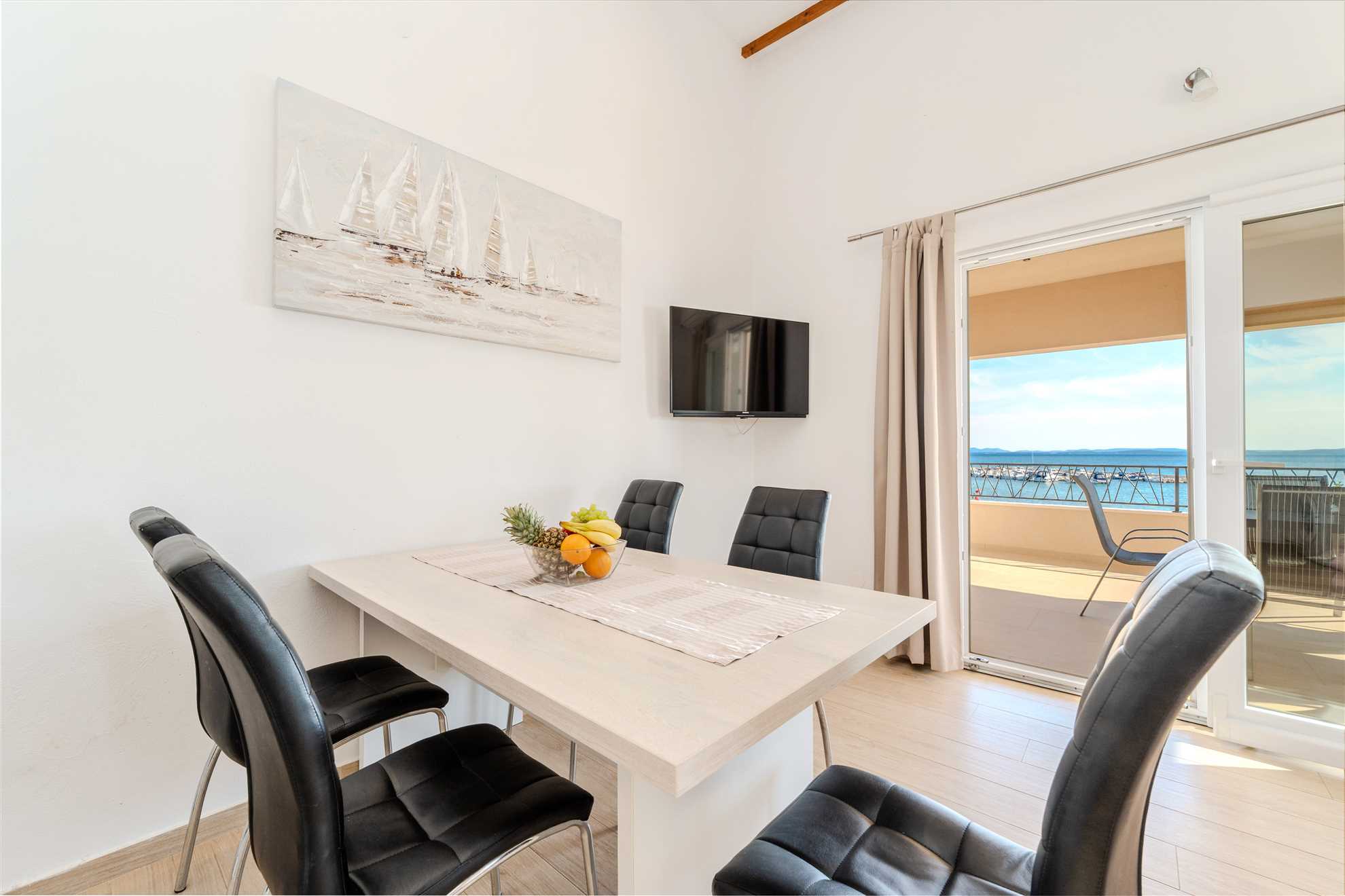 Beachfront | Sea view | Modern apartment for 4-6 persons