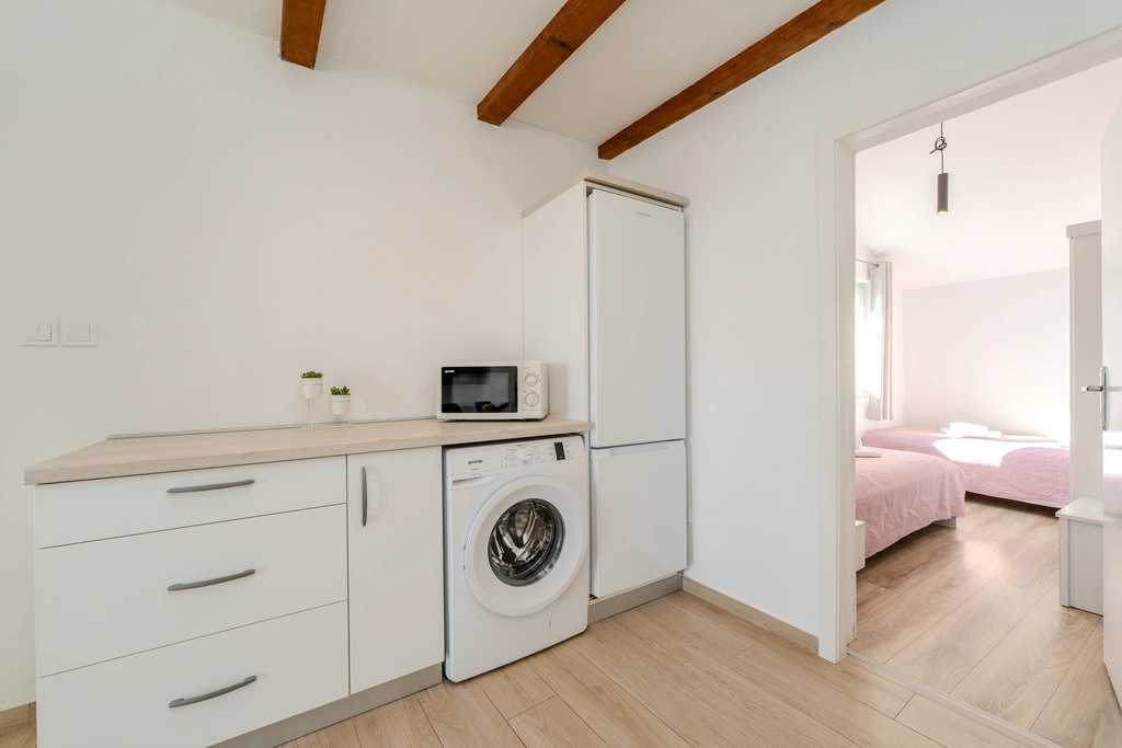 2-Bedroom Apartment with Sea-View Balcony in Privlaka