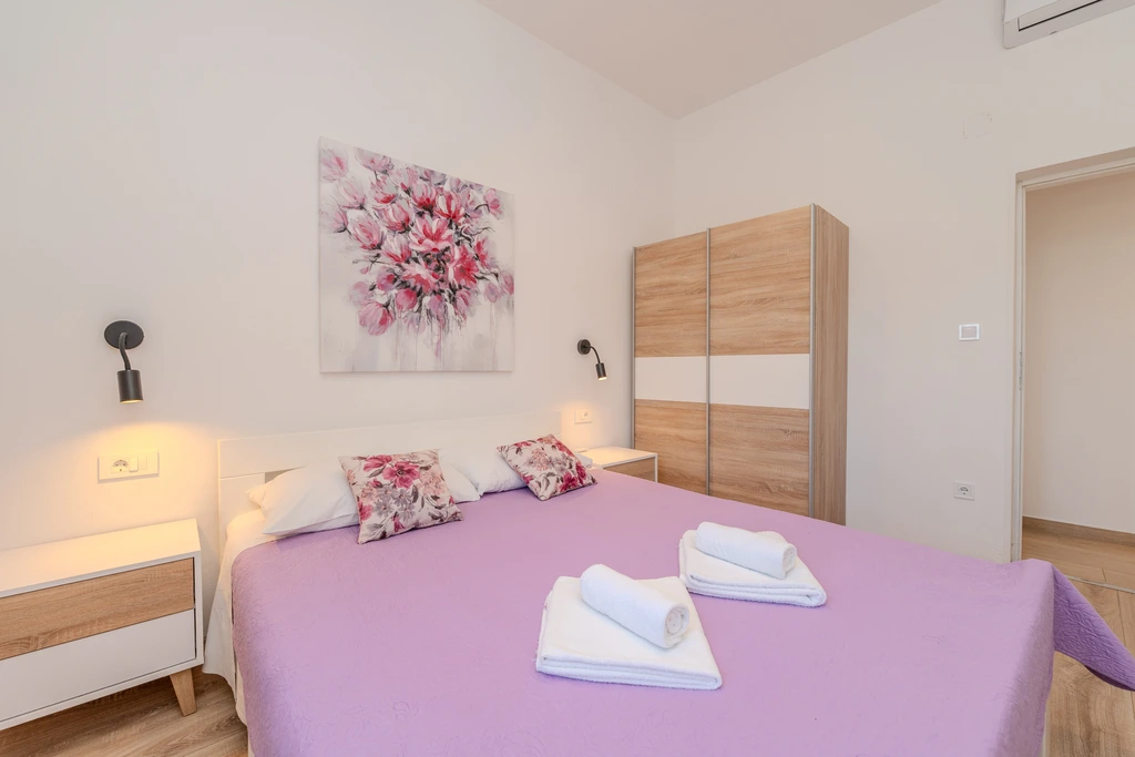 2-Bedroom Apartment with Sea-View Balcony in Privlaka