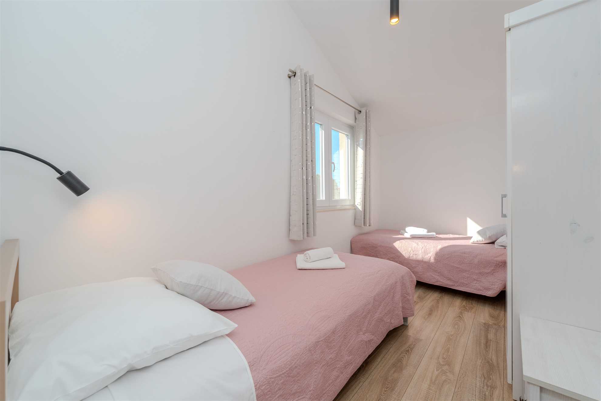 Beachfront | Sea view | Modern apartment for 4-6 persons