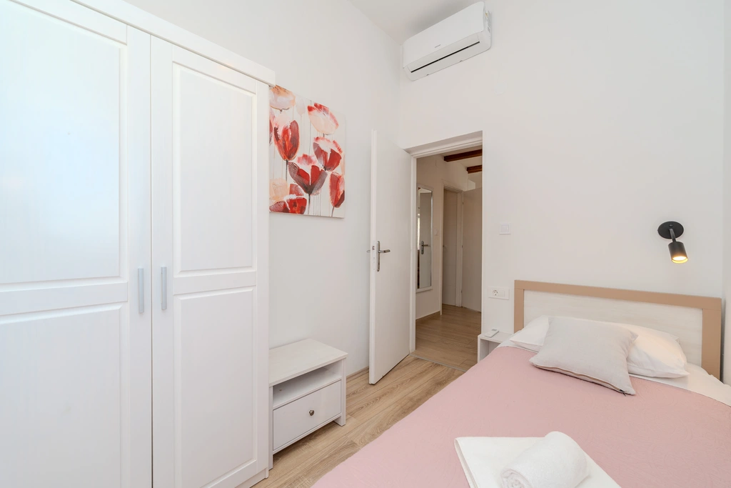 2-Bedroom Apartment with Sea-View Balcony in Privlaka