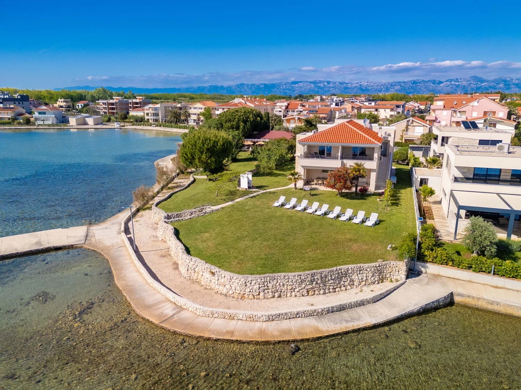 2-Bedroom Apartment with Sea-View Balcony in Privlaka