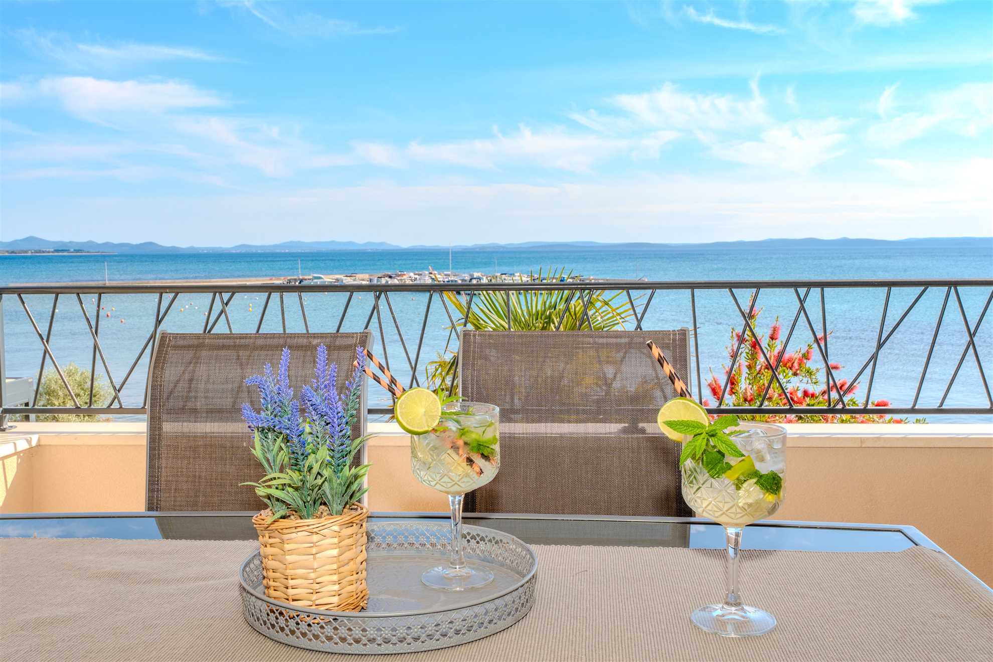 Sea view | For 4-6 persons | New and modern | 10 m from the beach