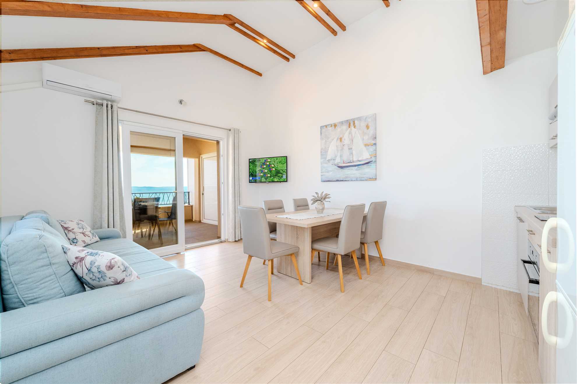 Sea view | For 4-6 persons | New and modern | 10 m from the beach