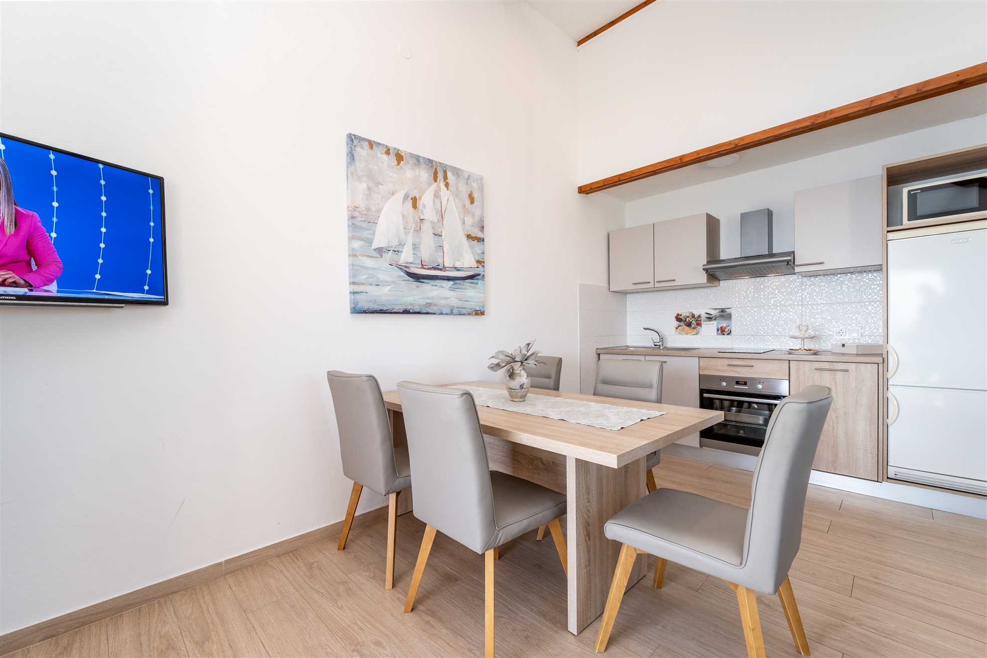 Sea view | For 4-6 persons | New and modern | 10 m from the beach