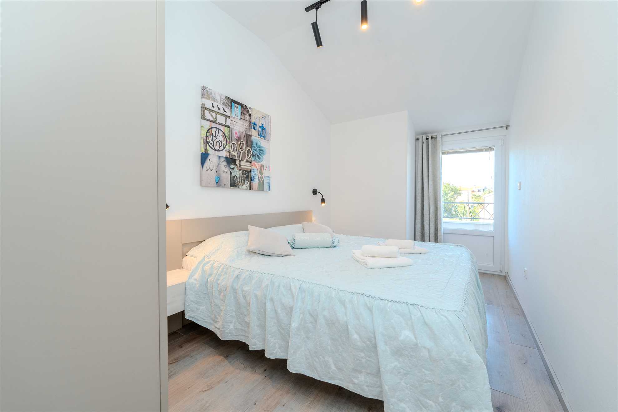 Sea view | For 4-6 persons | New and modern | 10 m from the beach