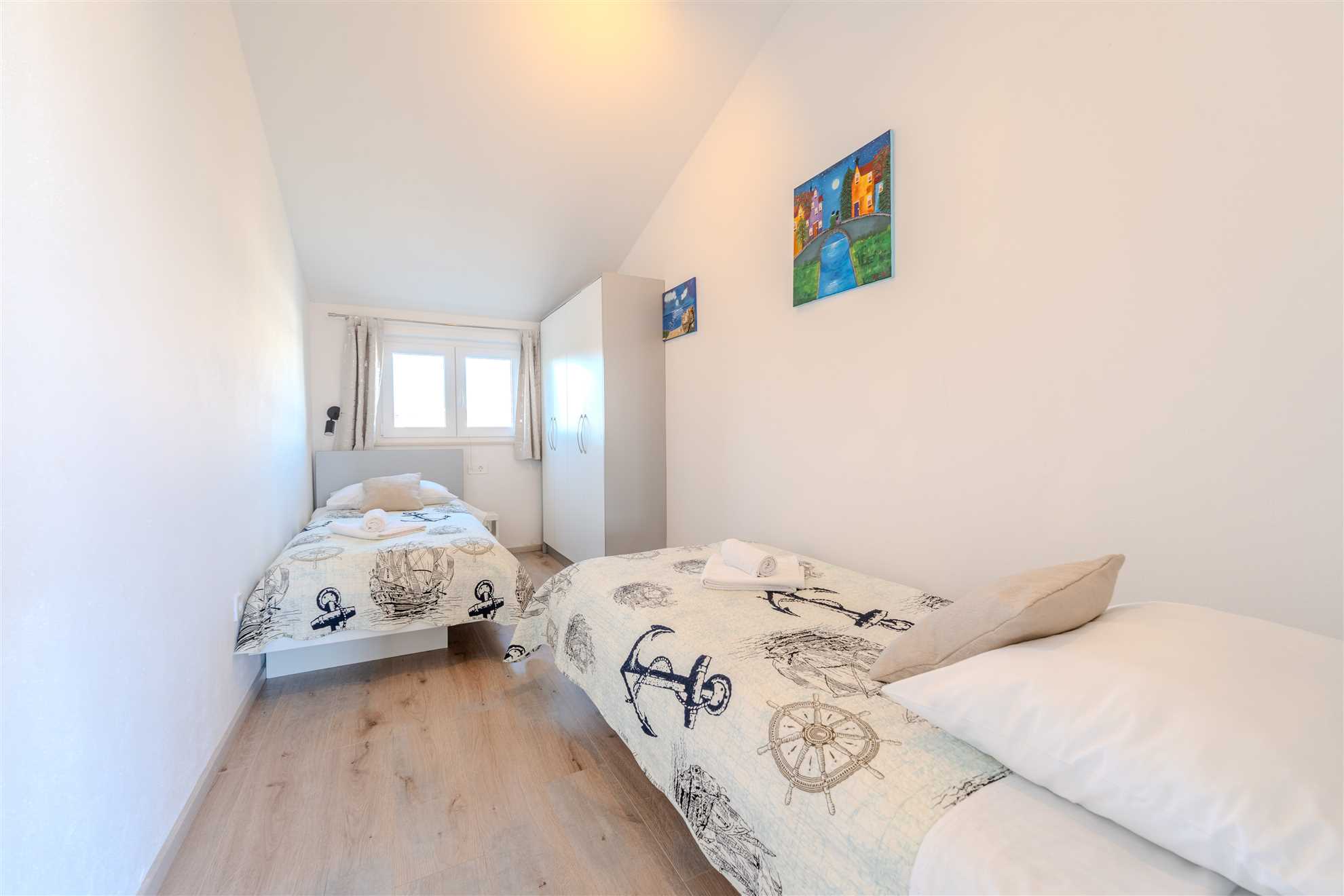Sea view | For 4-6 persons | New and modern | 10 m from the beach