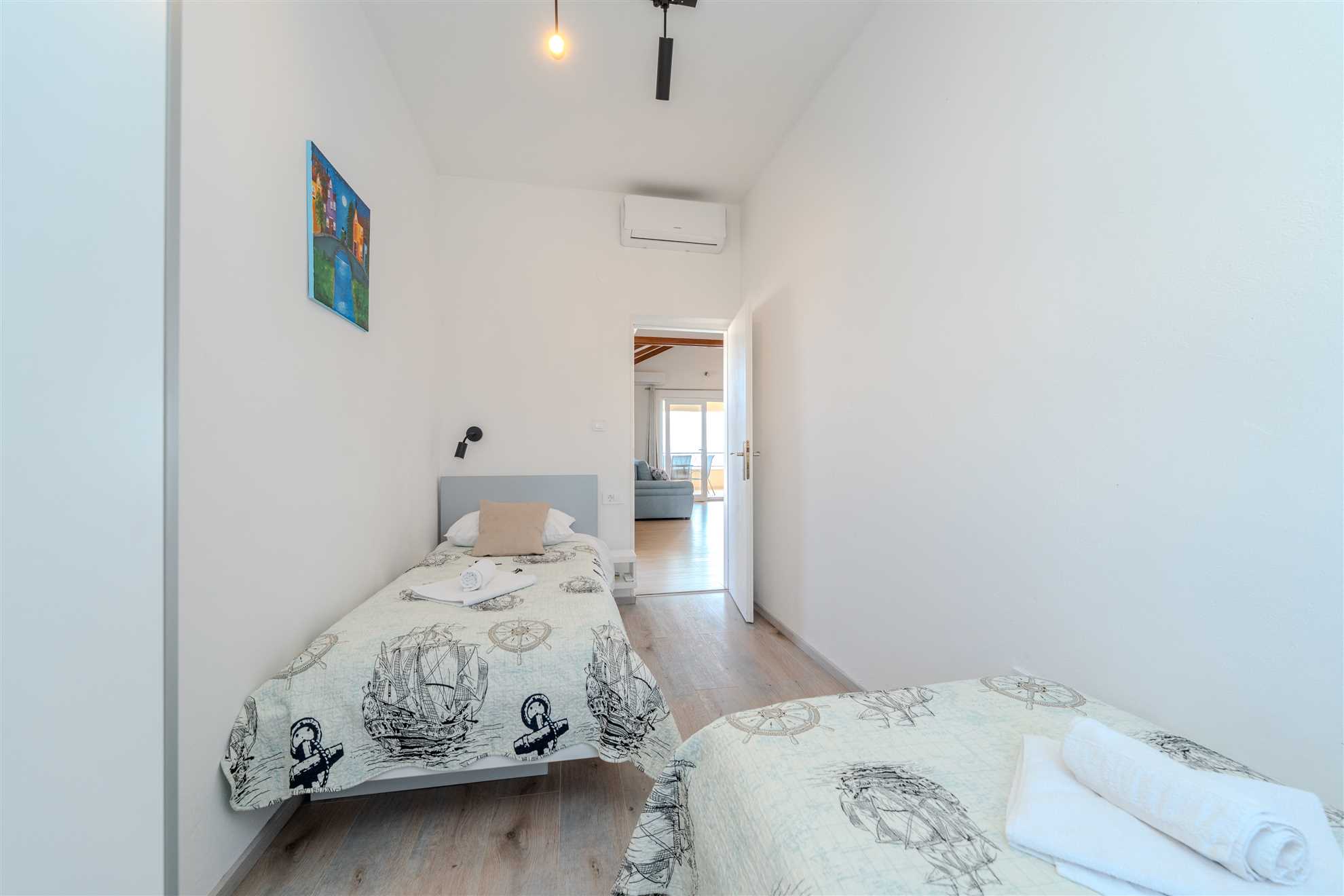 Sea view | For 4-6 persons | New and modern | 10 m from the beach
