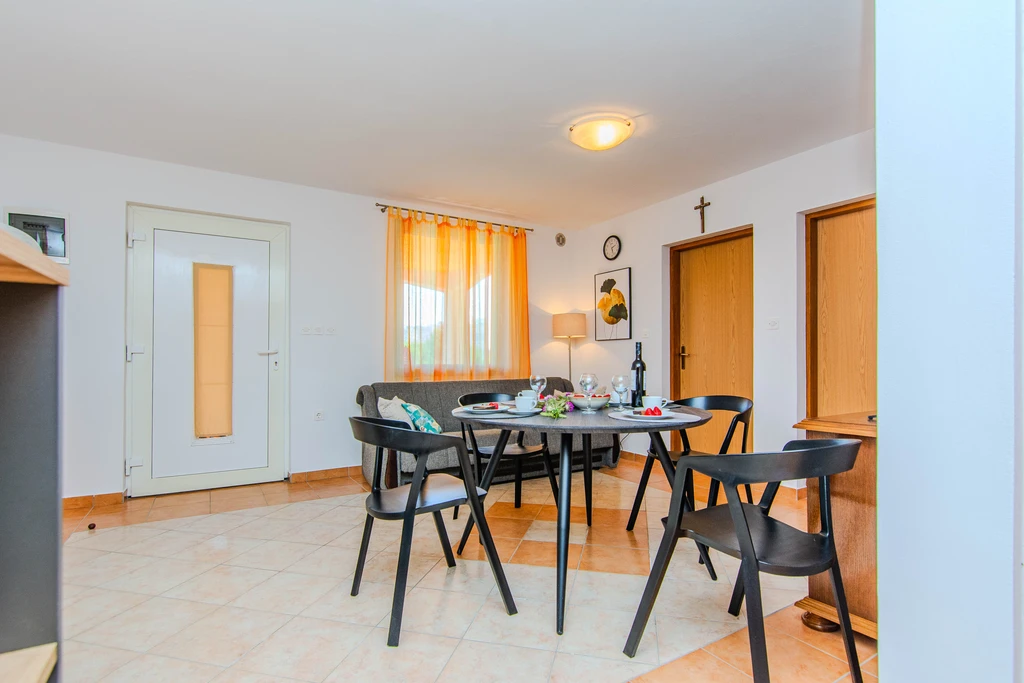 Apartment in Privlaka for 4–6 Guests
