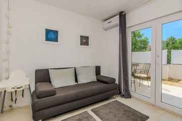 Vir Apartment for 2–4 Guests with Terrace