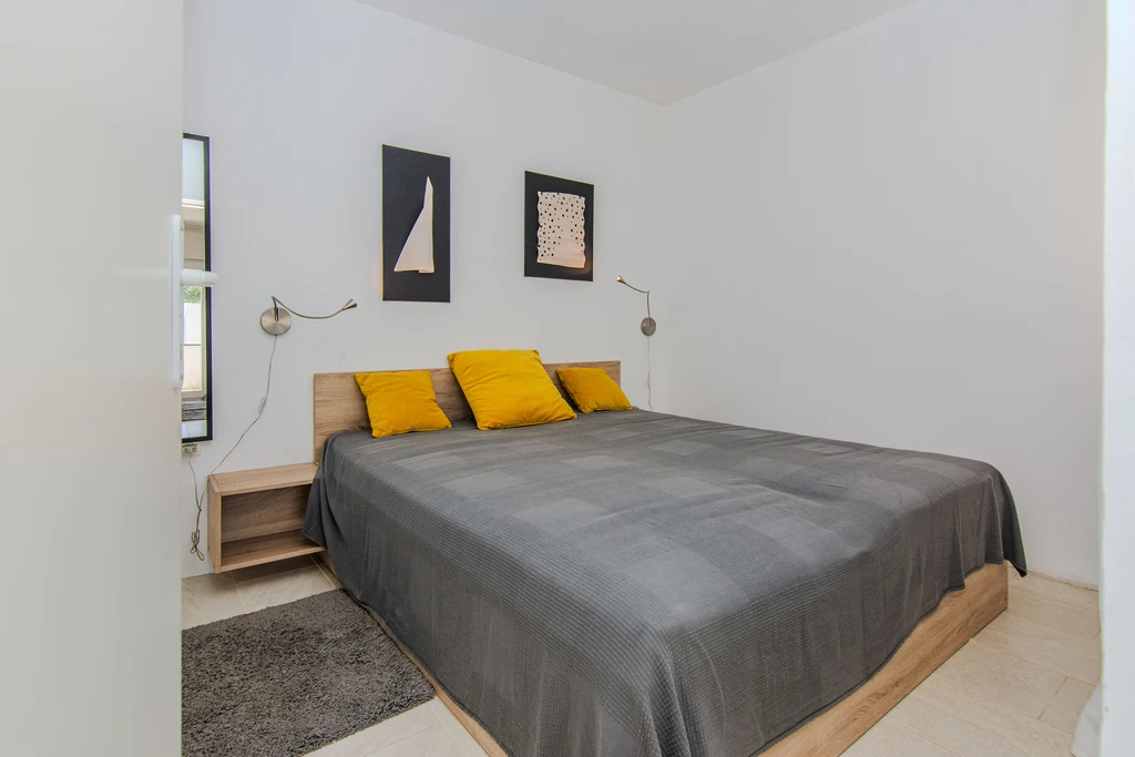 Vir Apartment for 2–4 Guests with Terrace