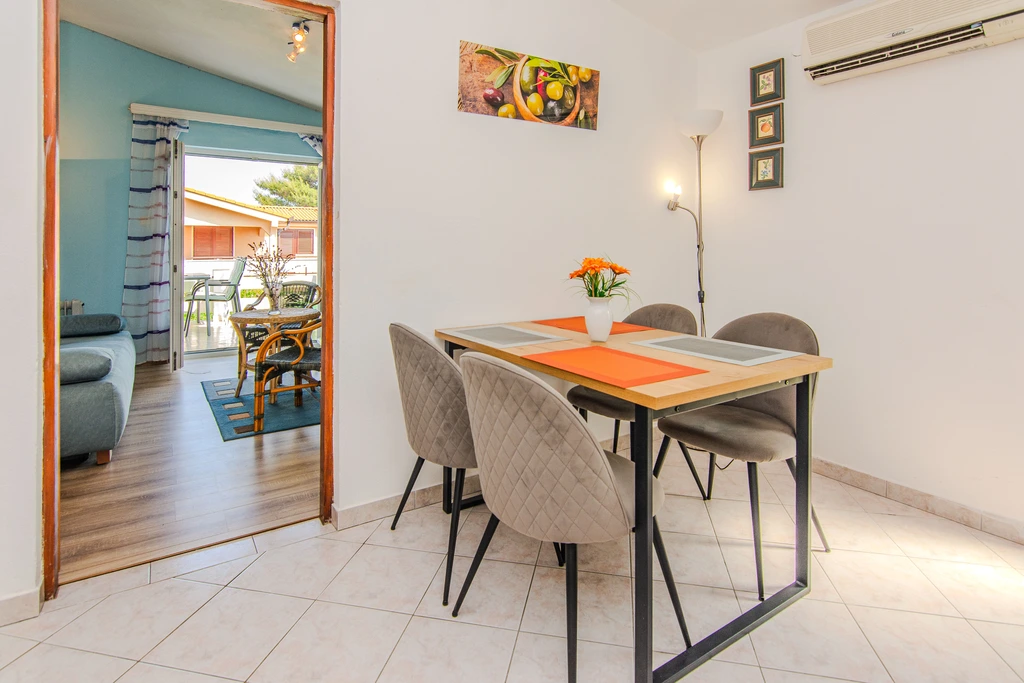 Apartment in Vir for 4 with Partial Sea View
