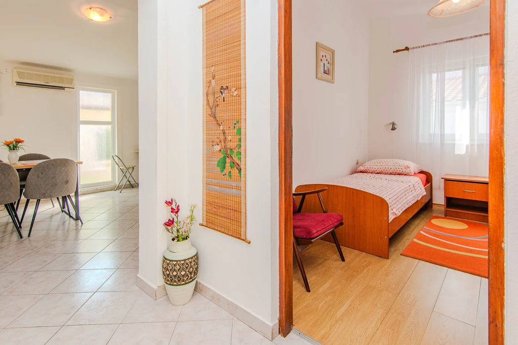 Apartment in Vir for 4 with Partial Sea View