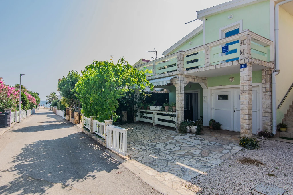 Apartment in Vir for 4 with Partial Sea View