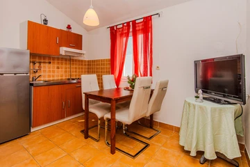 Quiet Vir Apartment for 4, Balcony and 2 Bedrooms