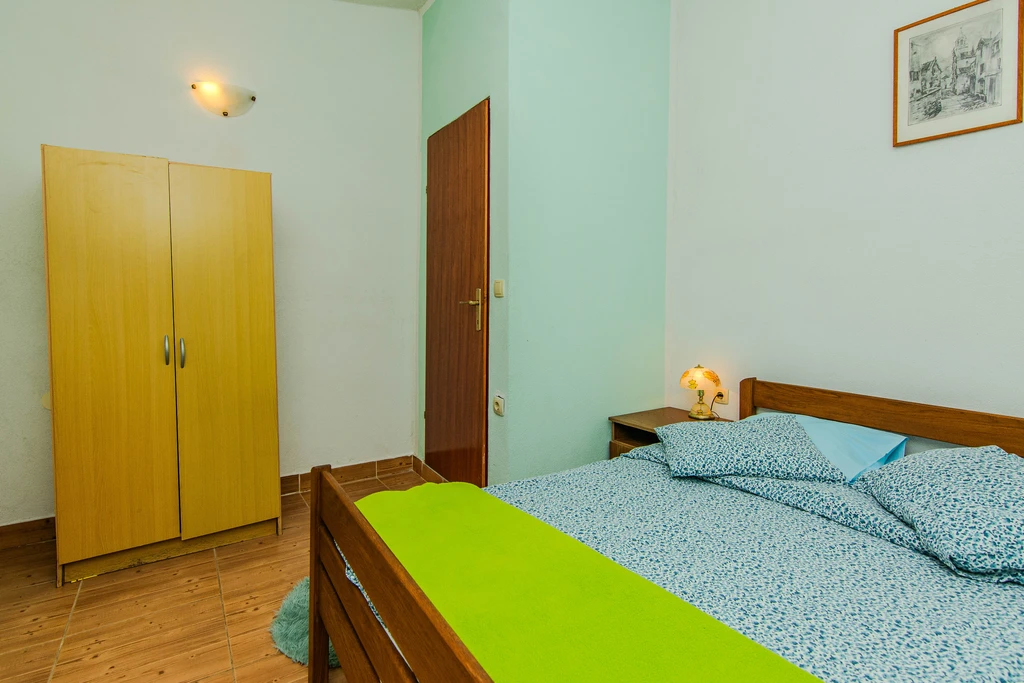 Quiet Vir Apartment for 4, Balcony and 2 Bedrooms