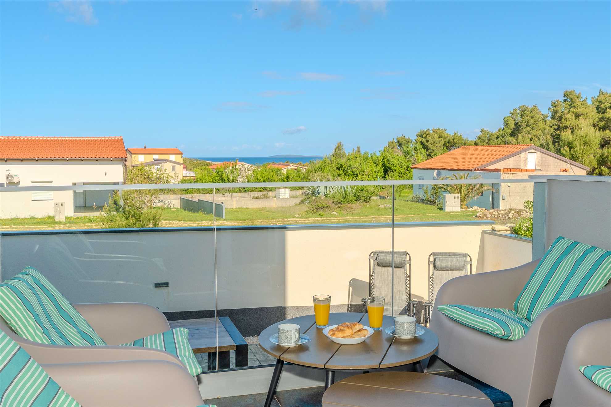 Partial sea view | for 4 persons | New and modern apartment