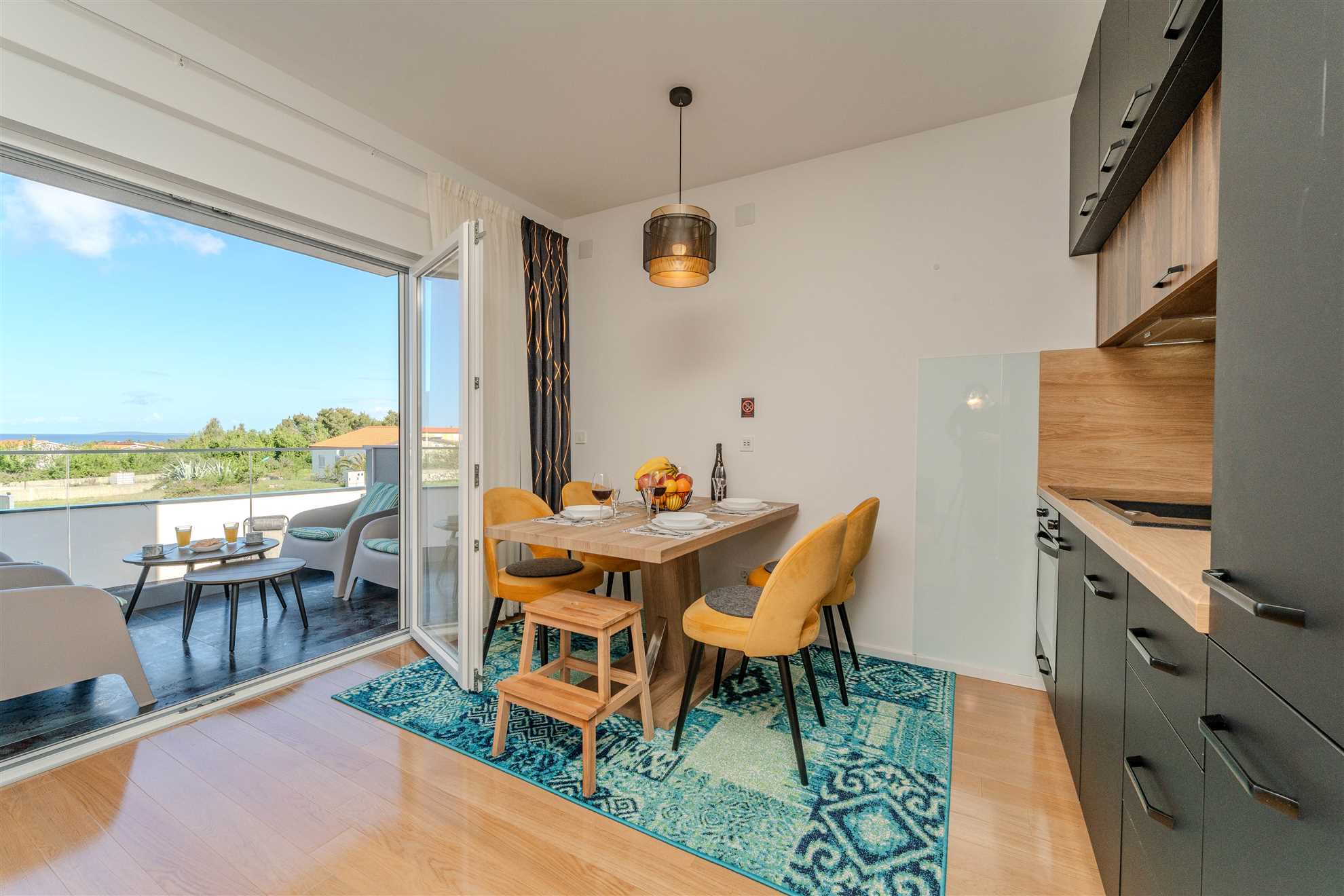 Partial sea view | for 4 persons | New and modern apartment