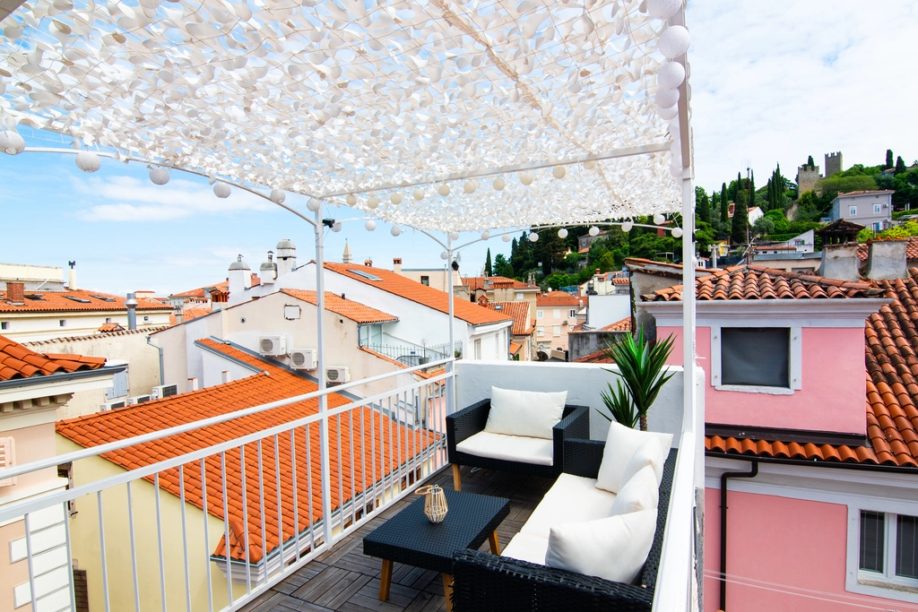 One-Bedroom Apartment with Rooftop Terrace in Piran