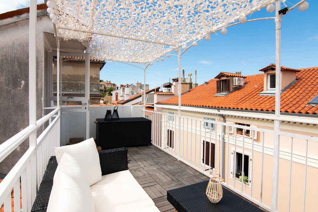 One-Bedroom Apartment with Rooftop Terrace in Piran