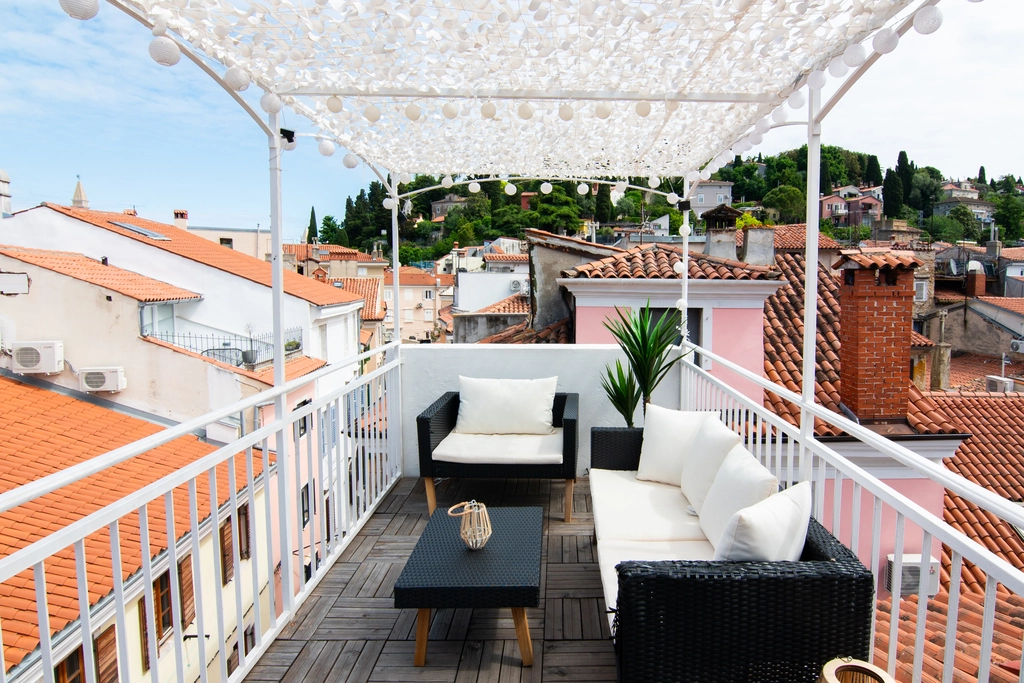 One-Bedroom Apartment with Rooftop Terrace in Piran