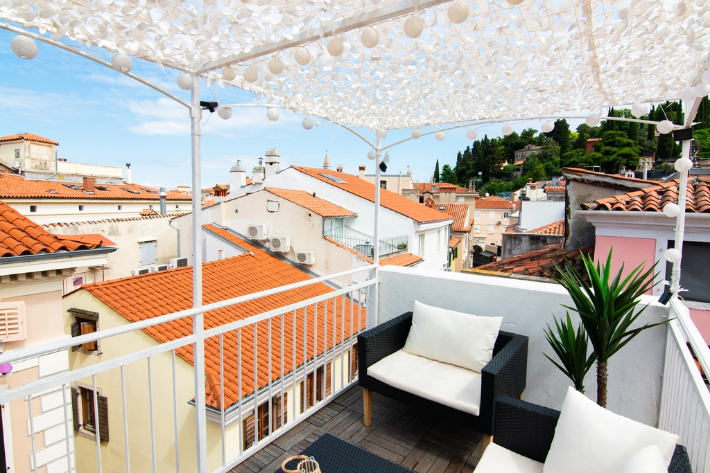 One-Bedroom Apartment with Rooftop Terrace in Piran