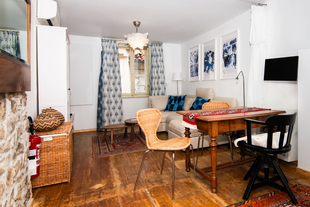 2-Bedroom House in Piran with Stunning Views