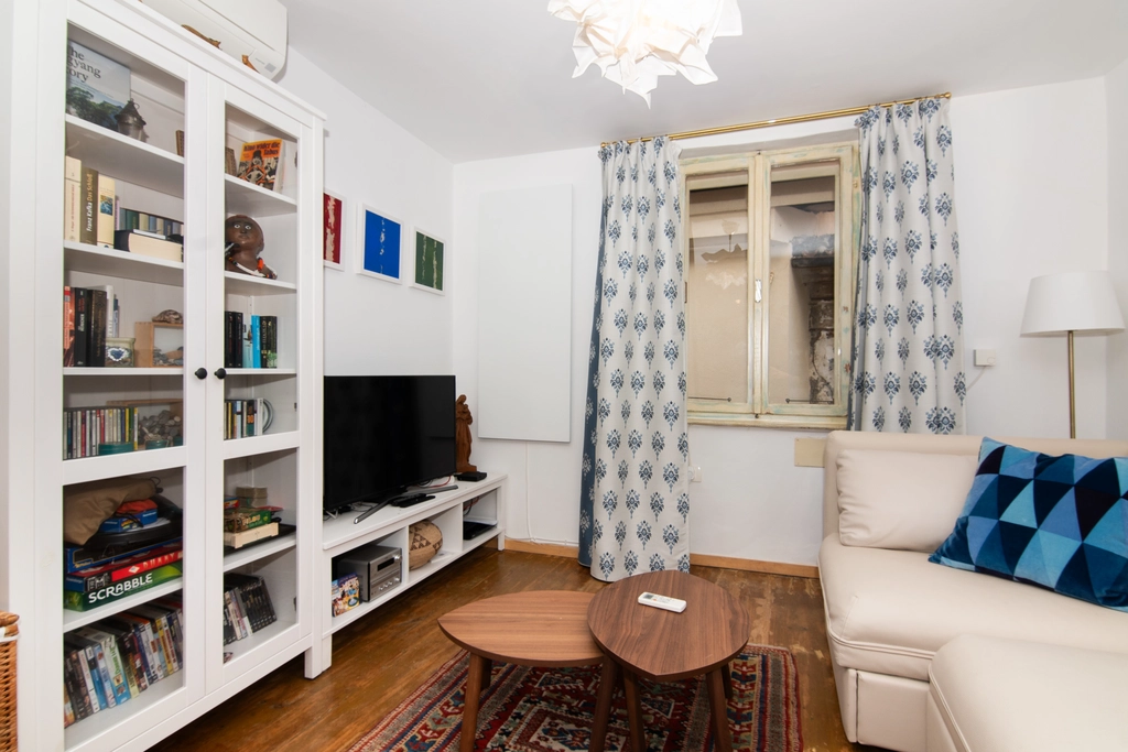 2-Bedroom House in Piran with Stunning Views