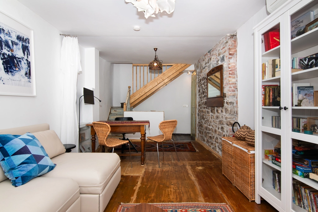 2-Bedroom House in Piran with Stunning Views