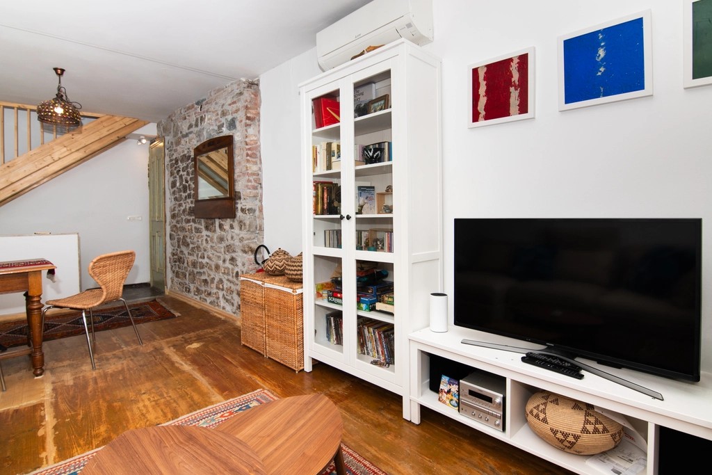 2-Bedroom House in Piran with Stunning Views