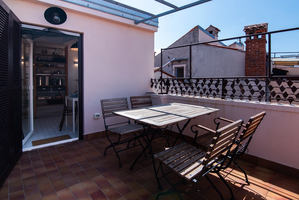 2-Bedroom House in Piran with Stunning Views