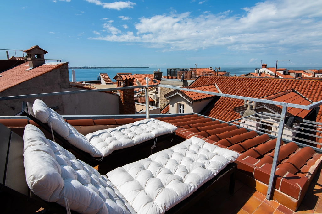 2-Bedroom House in Piran with Stunning Views