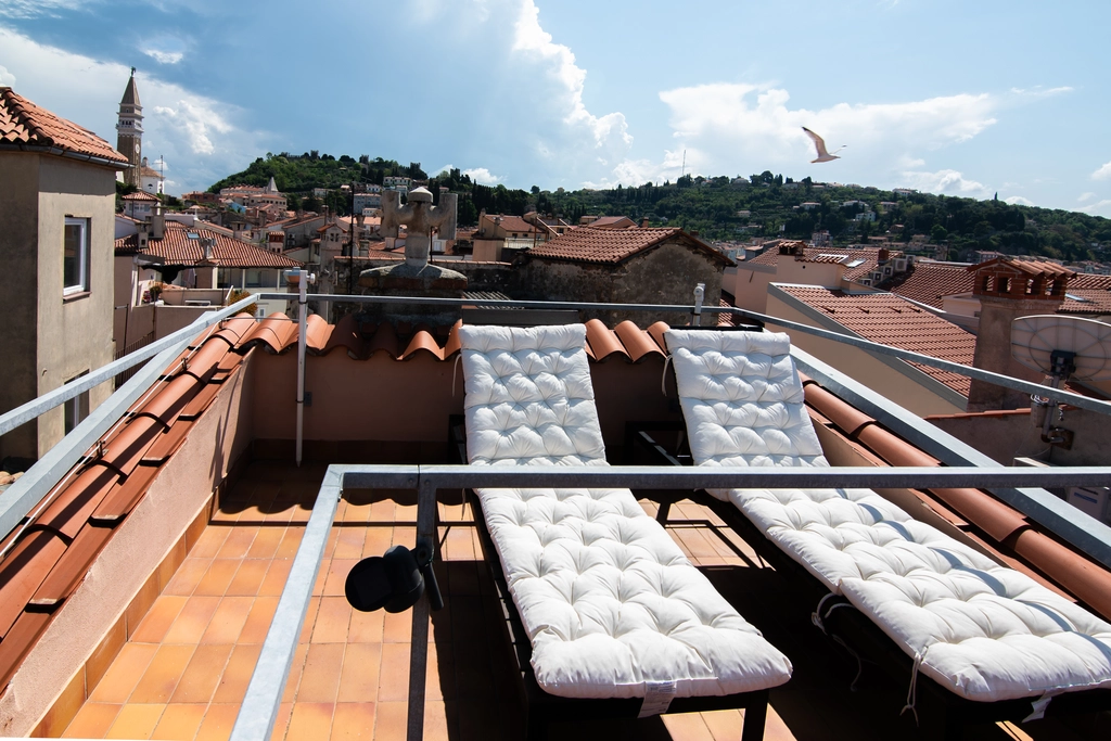 2-Bedroom House in Piran with Stunning Views
