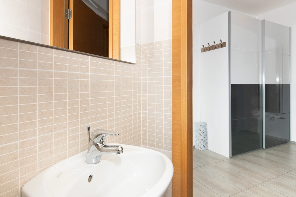 Izola 2-Bedroom Apartment for Up to 4 Guests