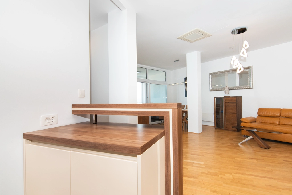 Izola 2-Bedroom Apartment for Up to 4 Guests