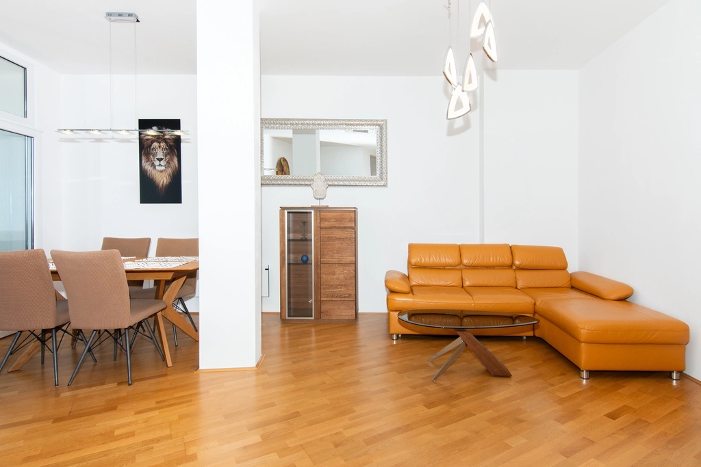 Izola 2-Bedroom Apartment for Up to 4 Guests