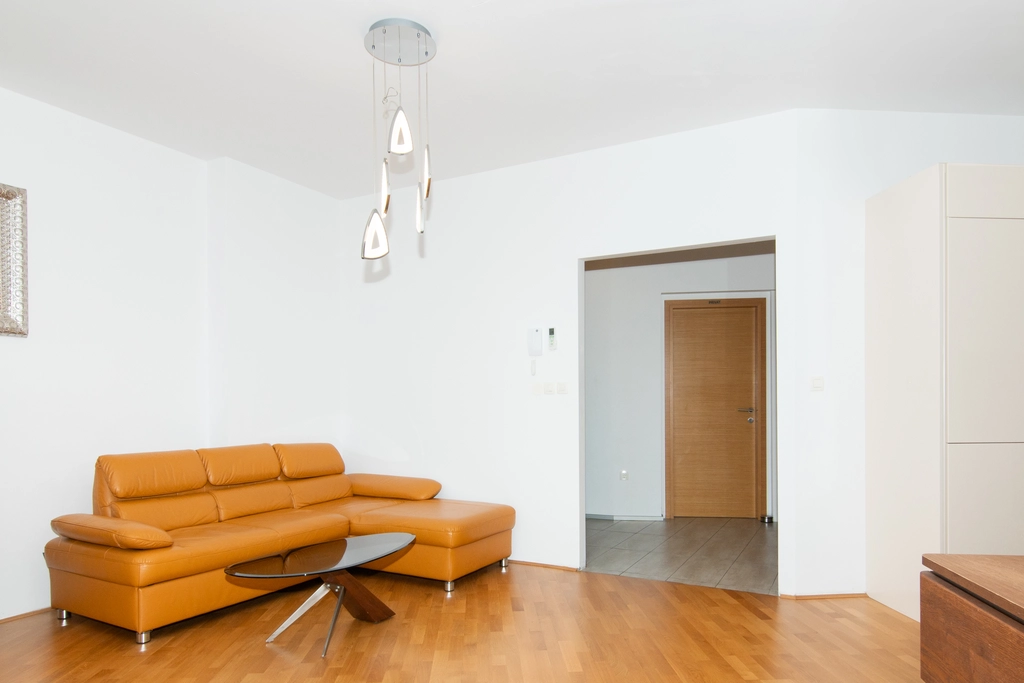 Izola 2-Bedroom Apartment for Up to 4 Guests